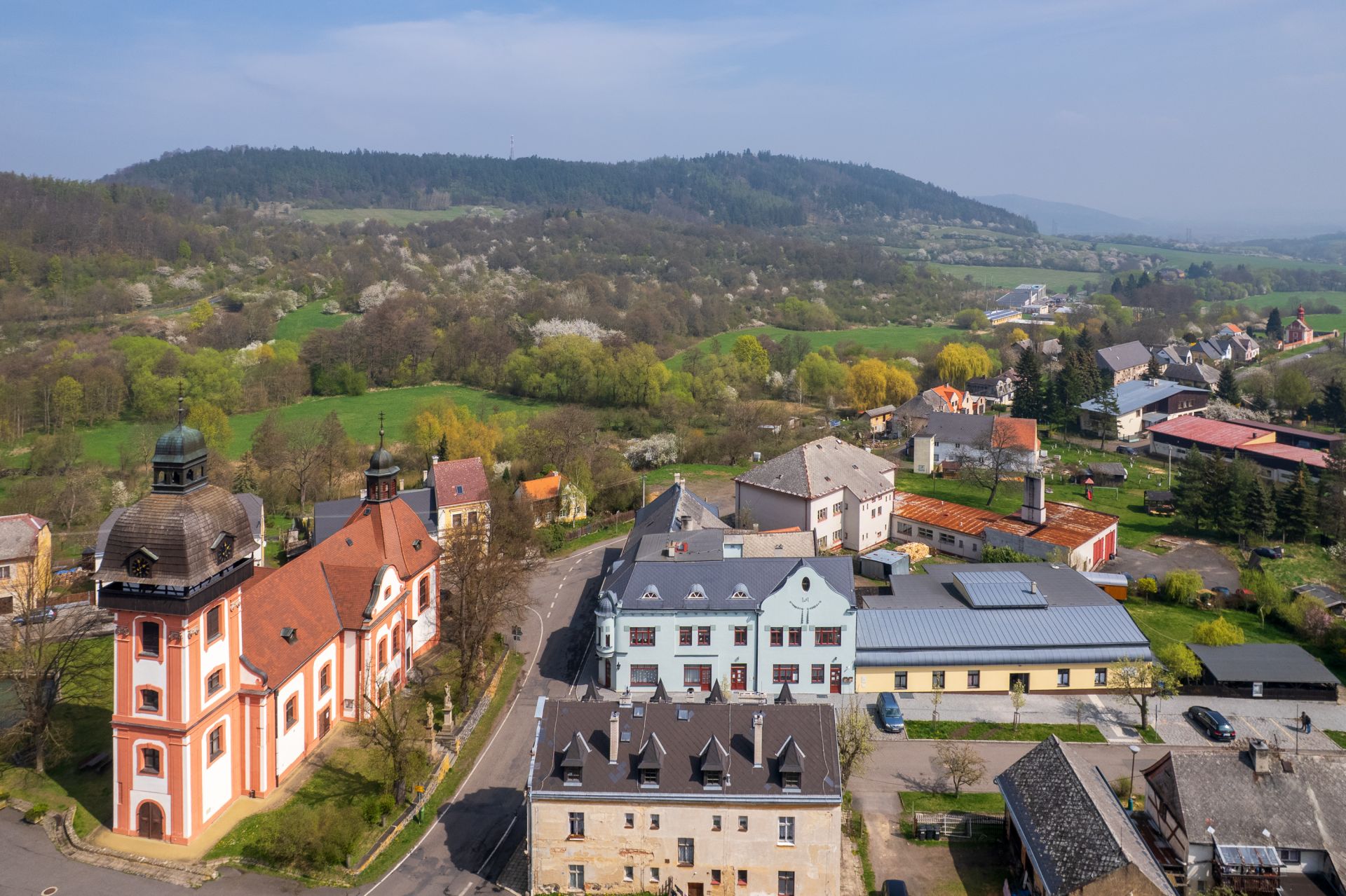 Unikátní dům ve Valči – bydlete, podnikáte, tvořte. Místo s duší a obrovským potenciálem.