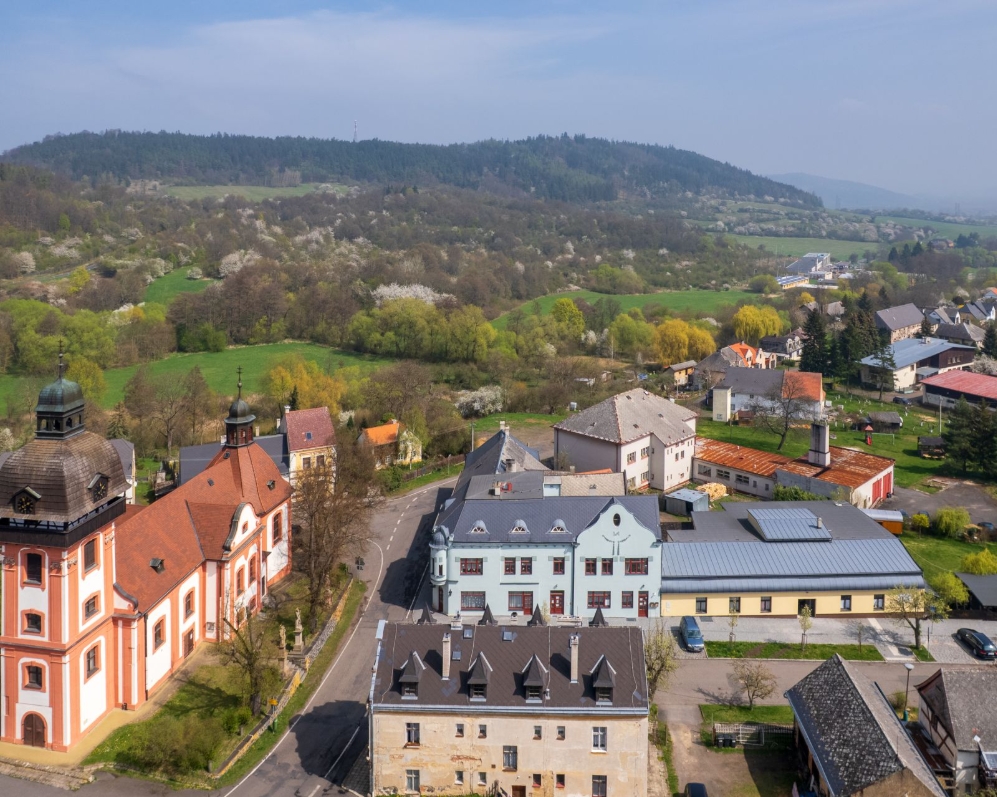 Unikátní dům ve Valči – bydlete, podnikáte, tvořte. Místo s duší a obrovským potenciálem.