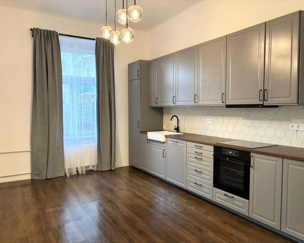 Velmi hezký byt 2+1 na Petříně v K. Varech - byt s perfektní polohou a po velmi zdařilé rekonstrukcí